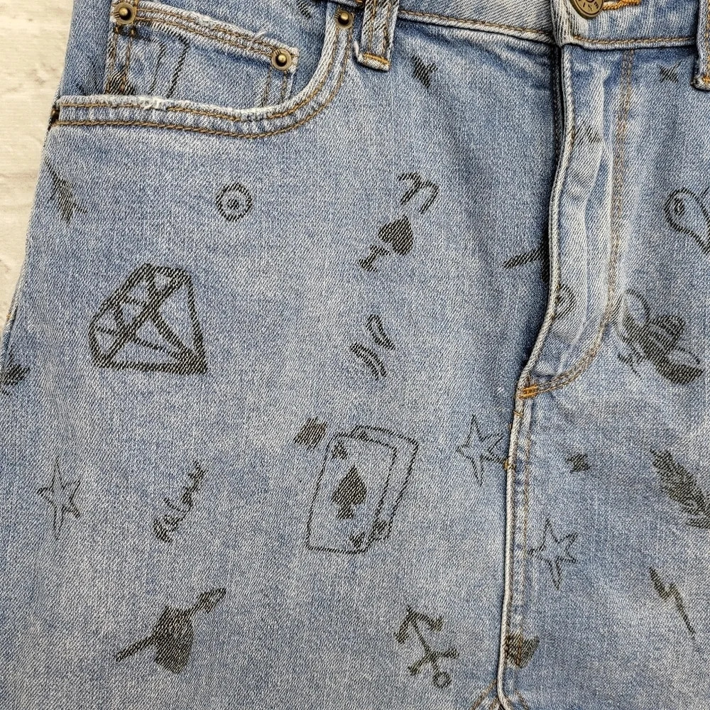 BDG Urban Outfitters Notched Graffiti Denim Mini Skirt Sz M - Picture 4 of 14